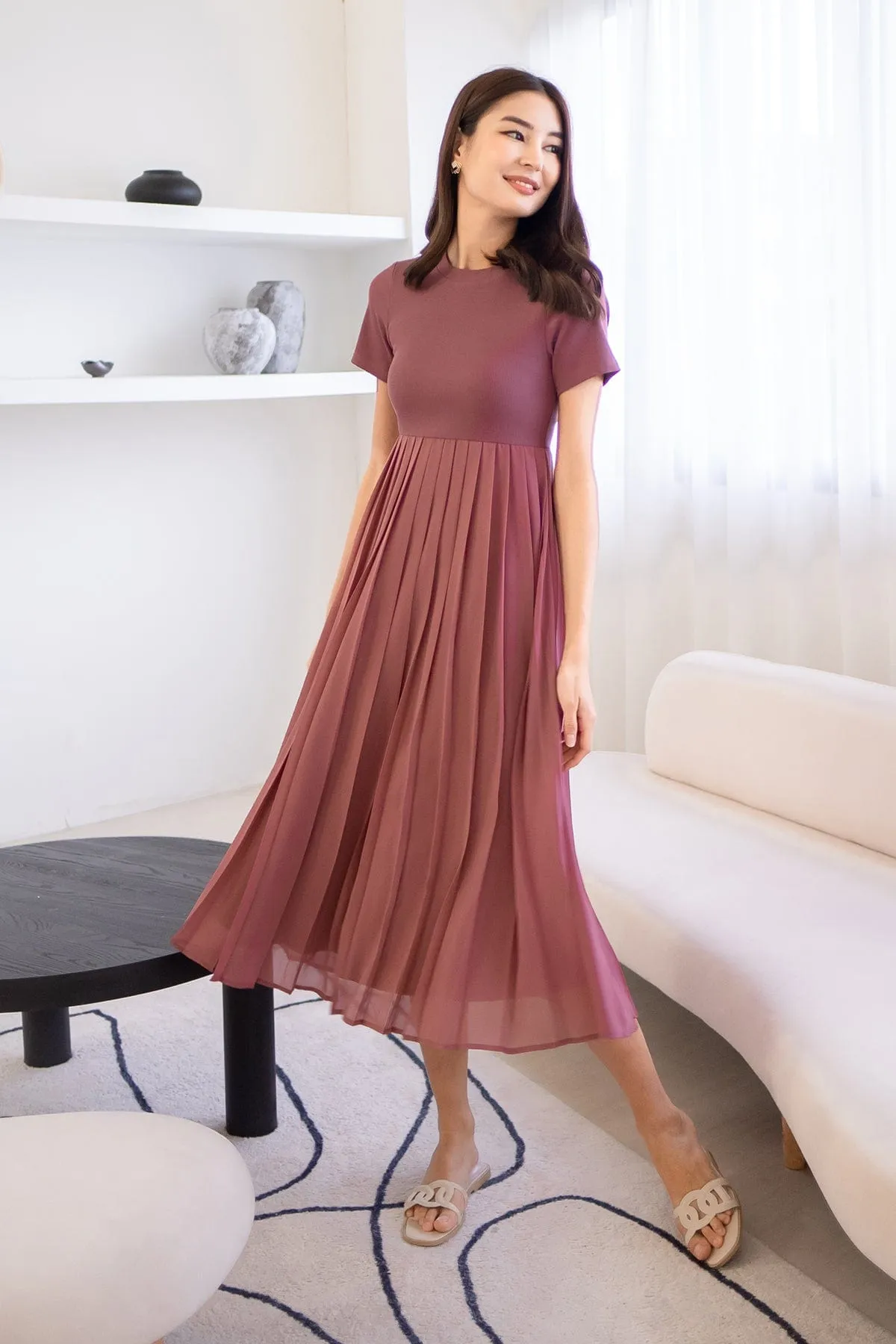 ADISON PLEATS MIDAXI DRESS IN ROSE MAUVE