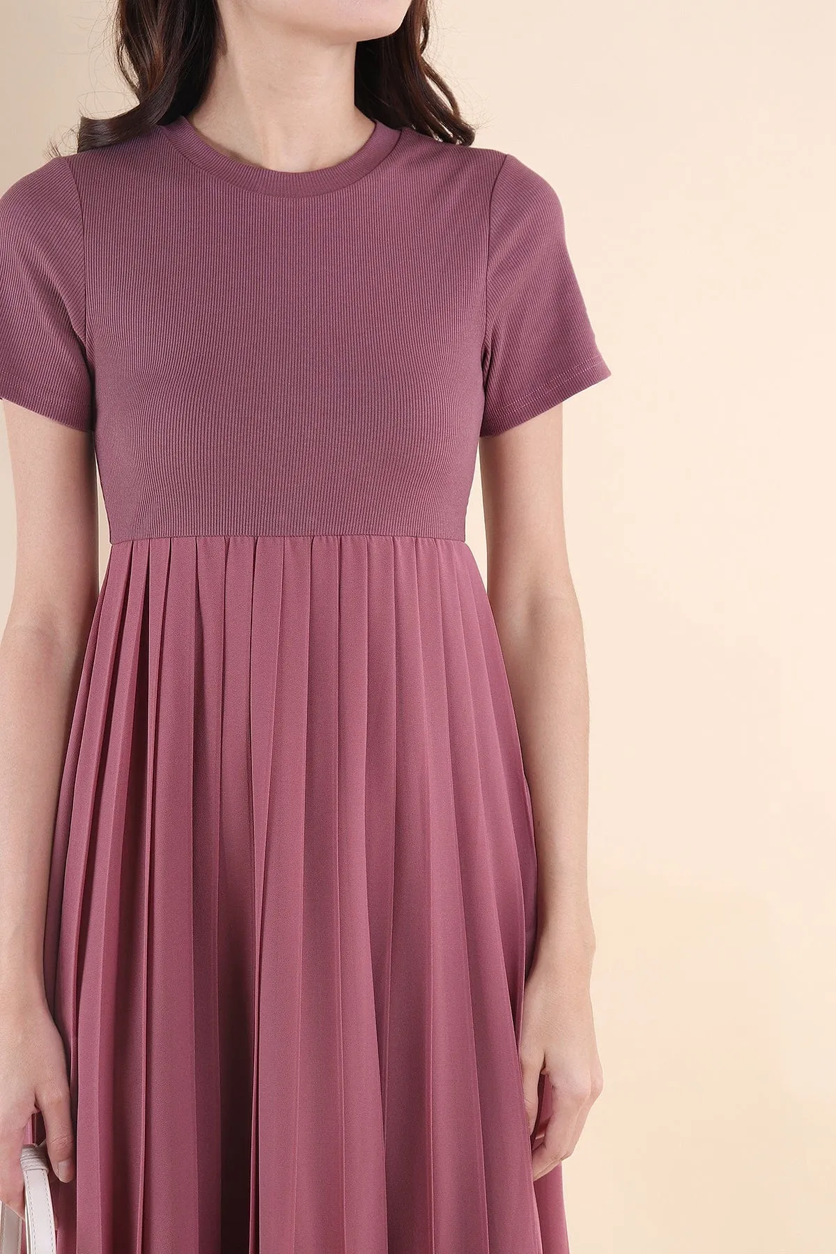 ADISON PLEATS MIDAXI DRESS IN ROSE MAUVE