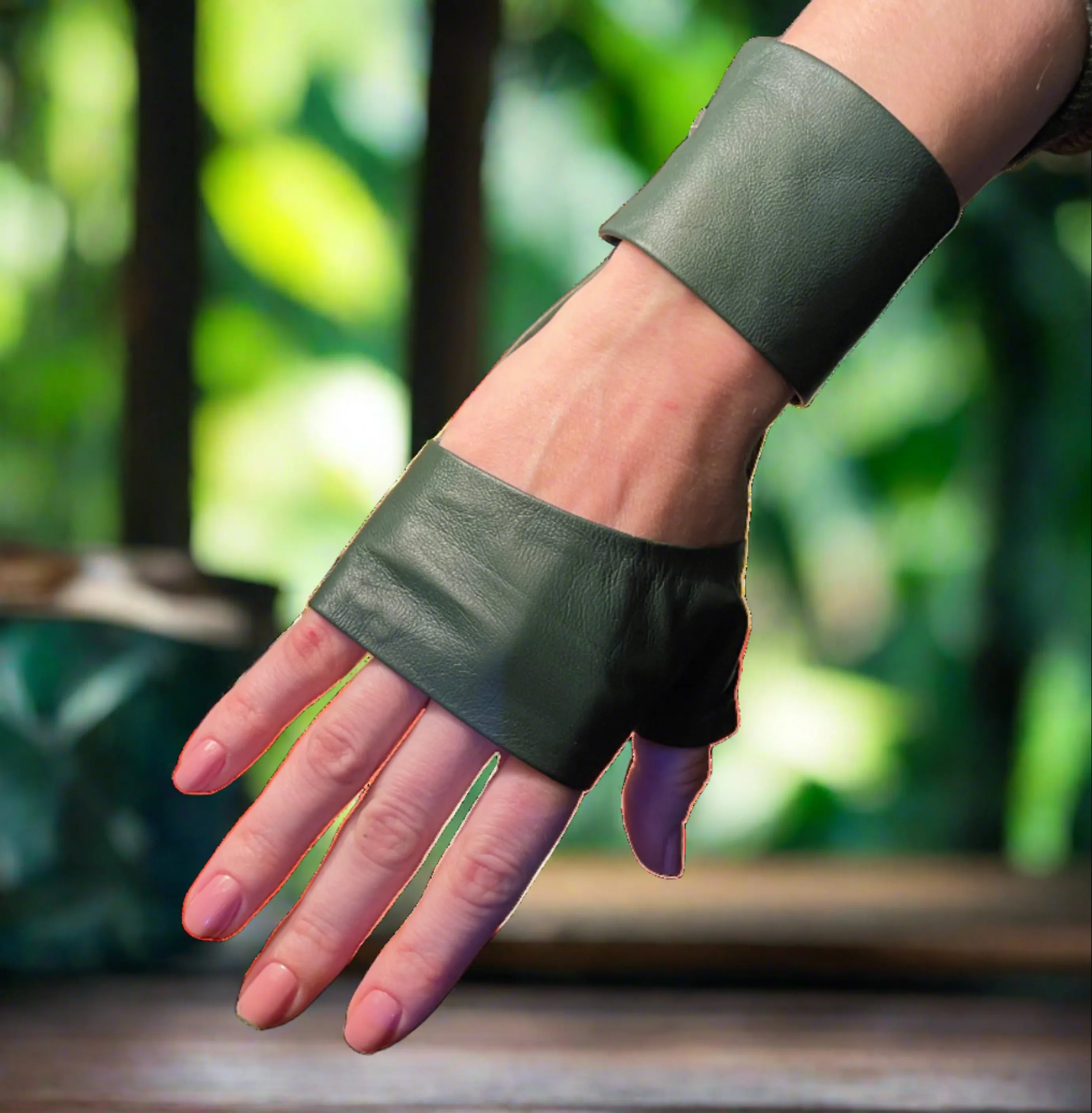 Deep Green Spring Leather Gloves – Elegant Fingerless Design for Stylish Comfort