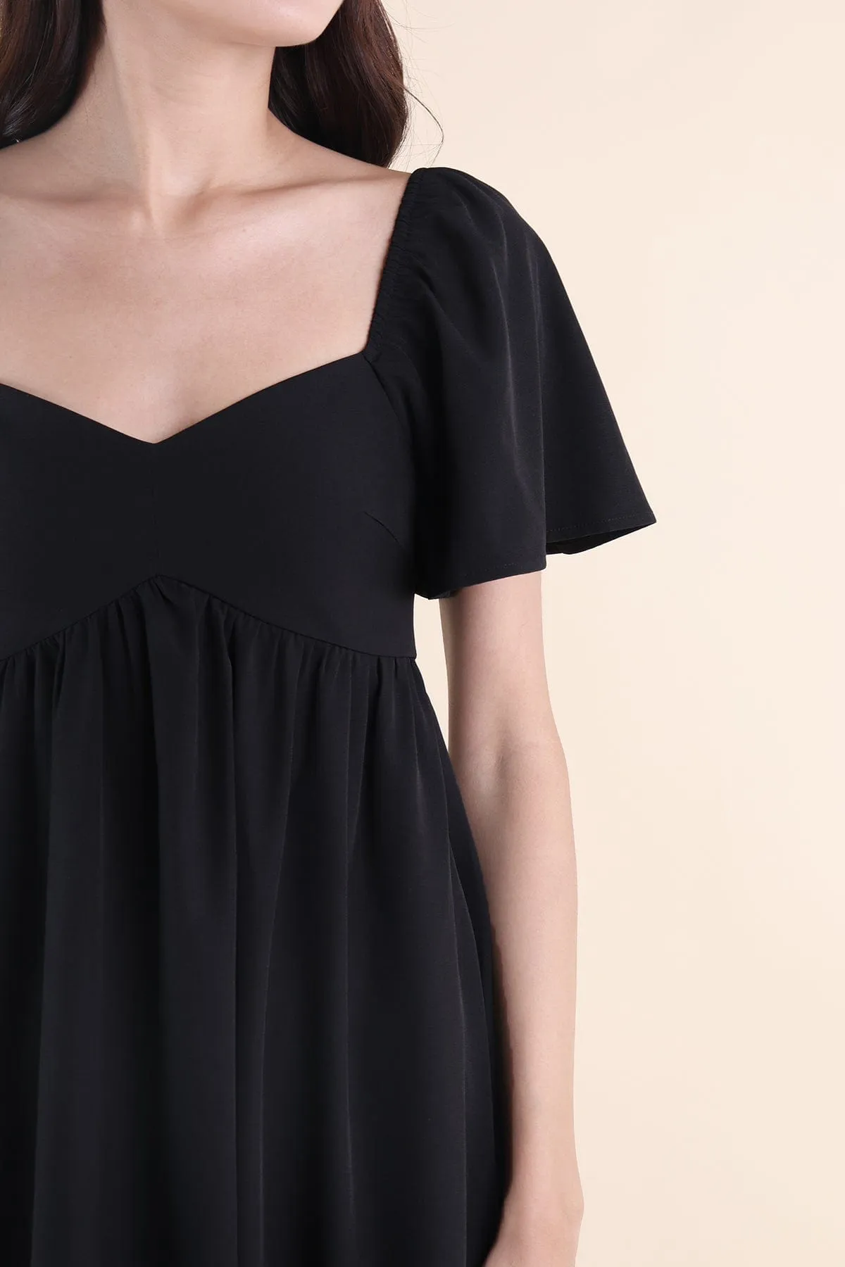 FIOERA FLUTTERS DRESS IN BLACK