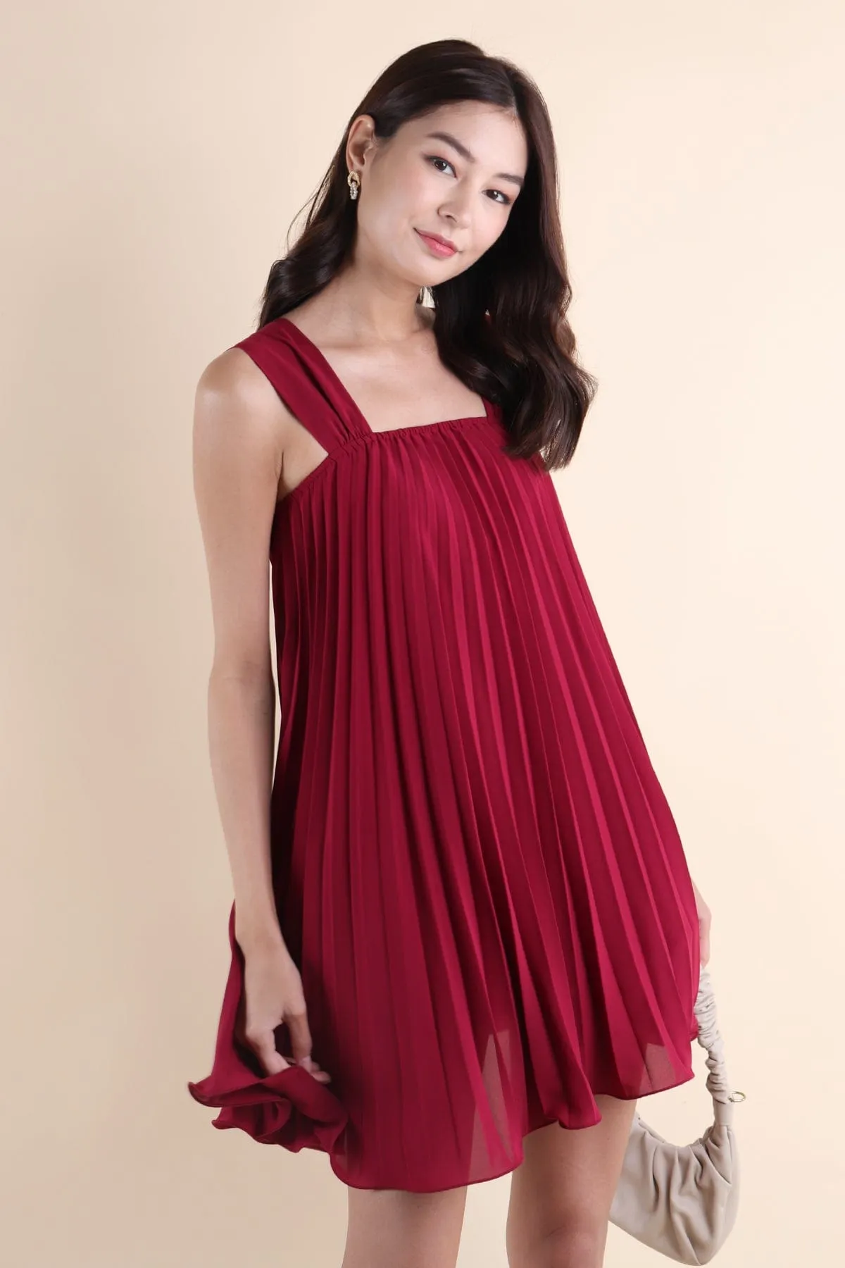 GRANDEUR PLEATED DRESS IN MAGENTA