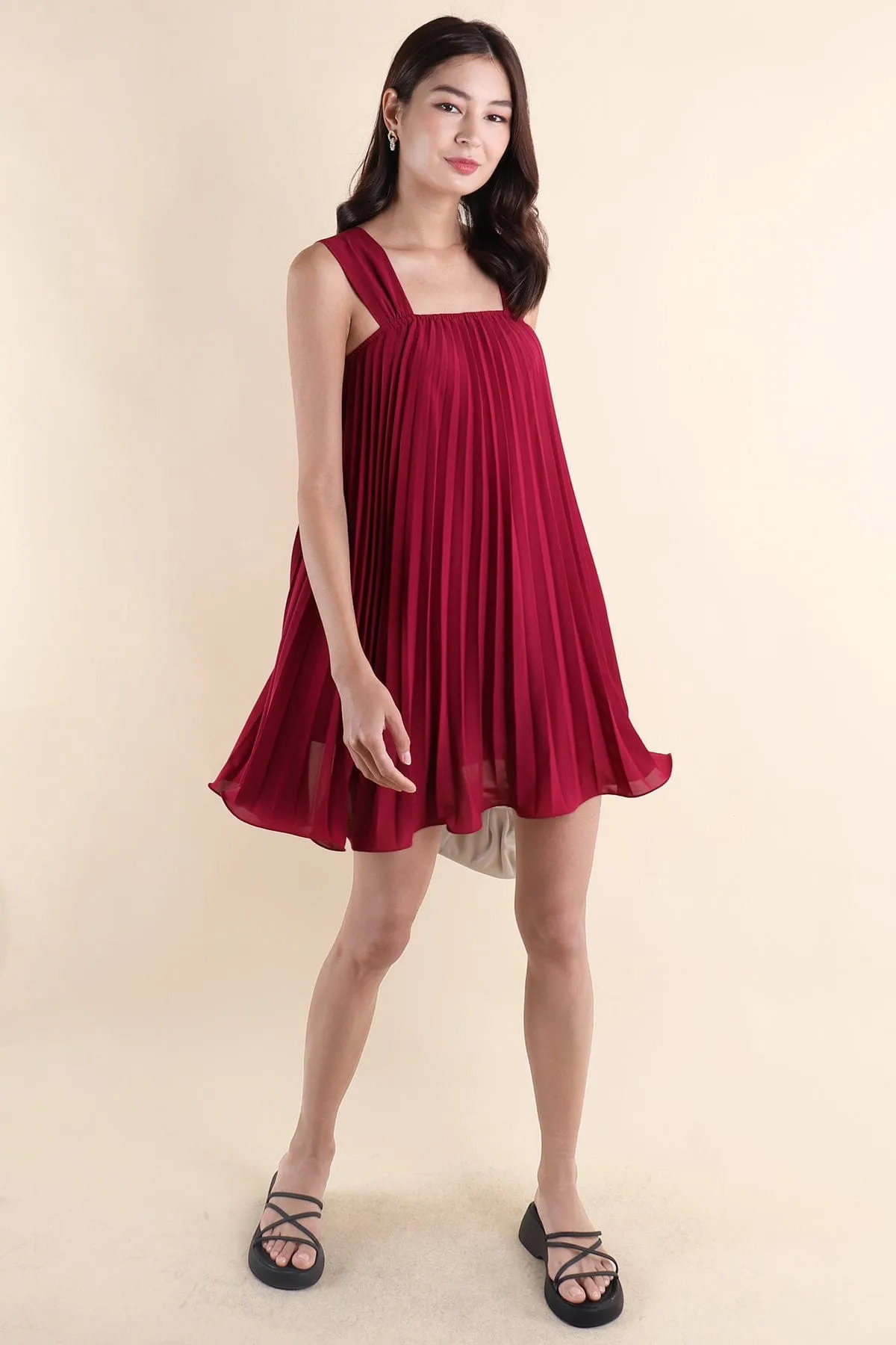 GRANDEUR PLEATED DRESS IN MAGENTA