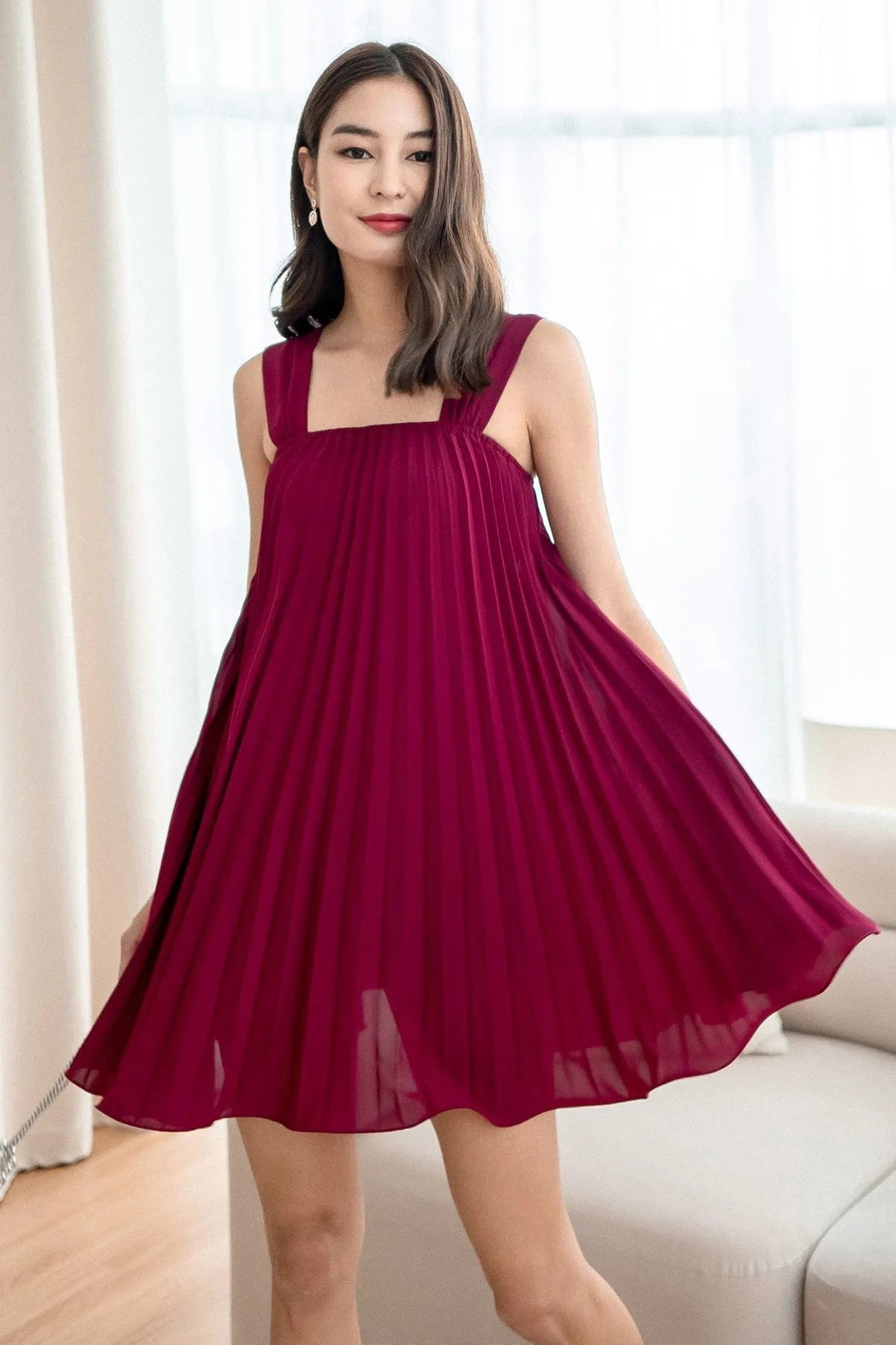 GRANDEUR PLEATED DRESS IN MAGENTA