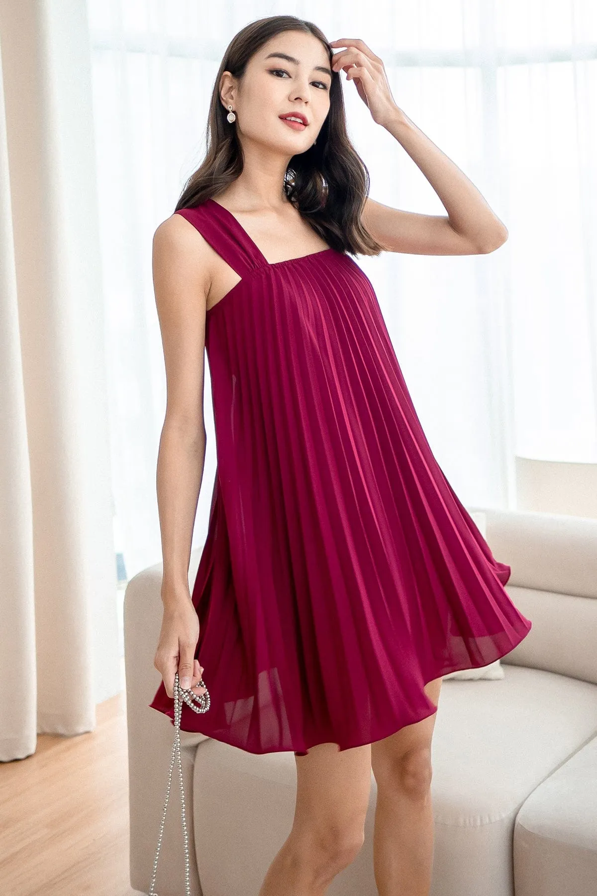 GRANDEUR PLEATED DRESS IN MAGENTA