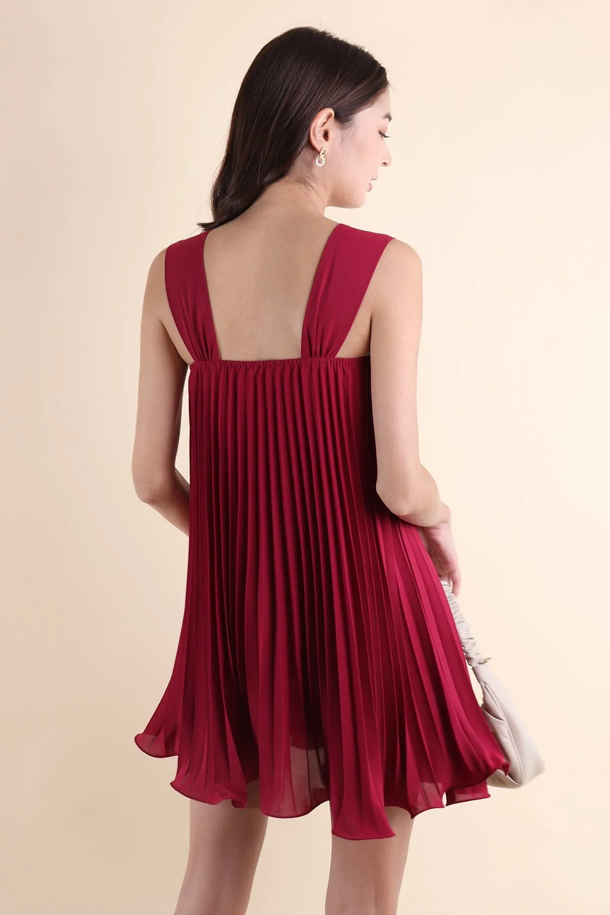 GRANDEUR PLEATED DRESS IN MAGENTA