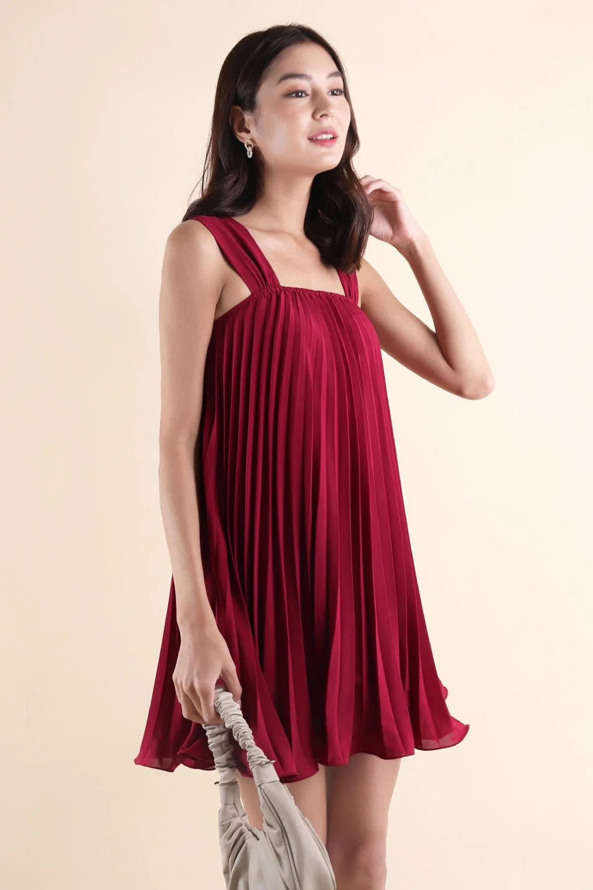 GRANDEUR PLEATED DRESS IN MAGENTA