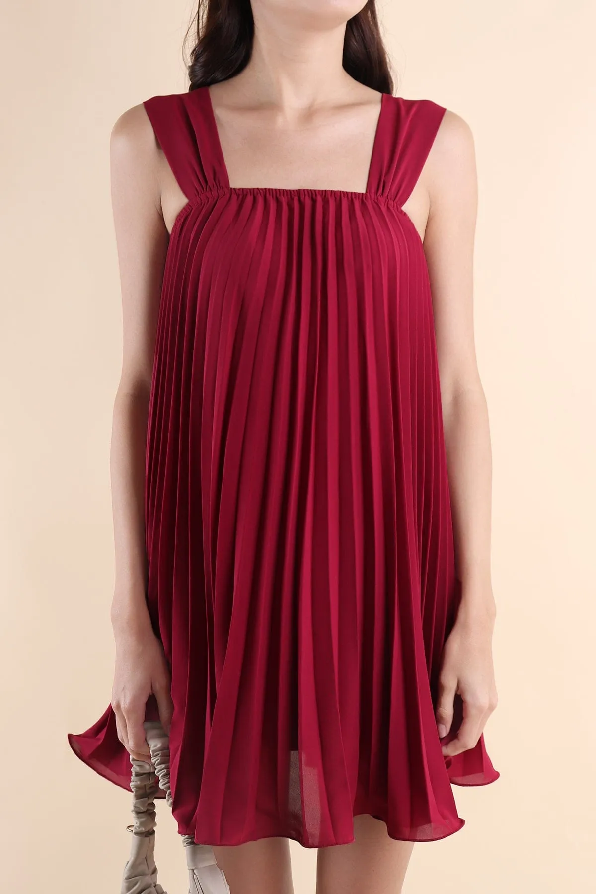 GRANDEUR PLEATED DRESS IN MAGENTA