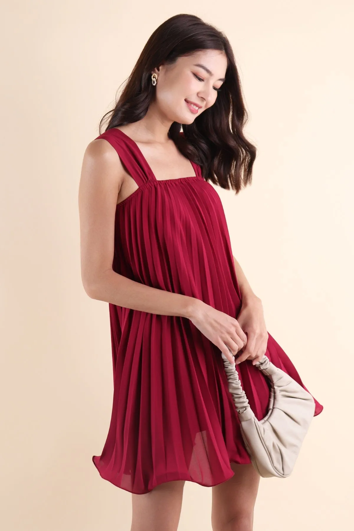 GRANDEUR PLEATED DRESS IN MAGENTA