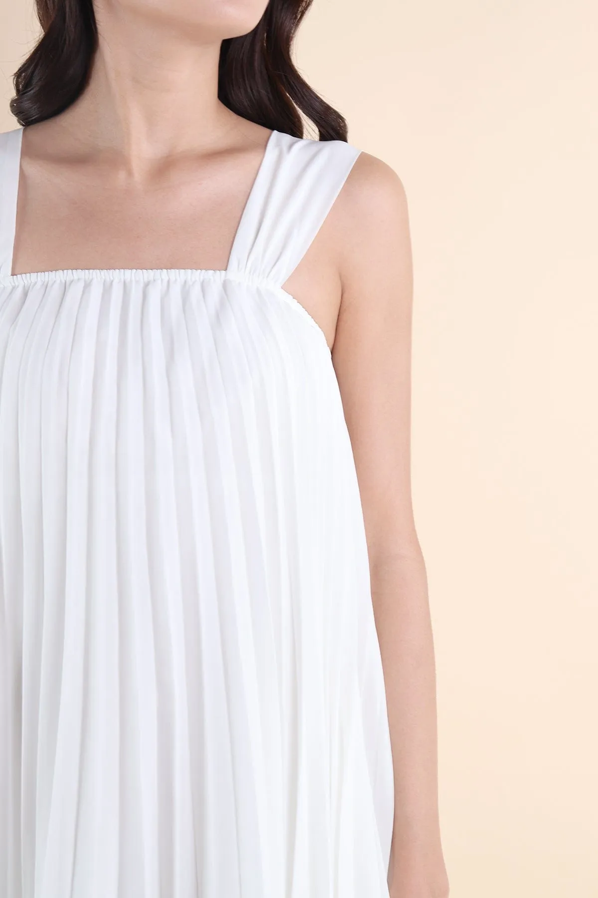 GRANDEUR PLEATED DRESS IN WHITE