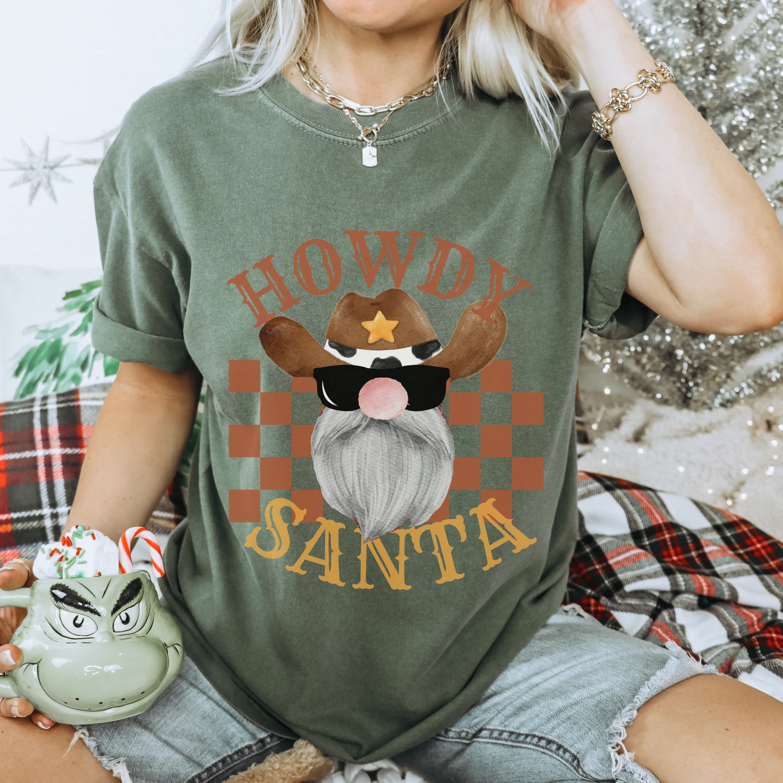 Howdy Santa Christmas T-Shirt Women's Funny Garment-Dyed Comfort Colors® Pretty Colors Retro Design Trendy T-Shirt