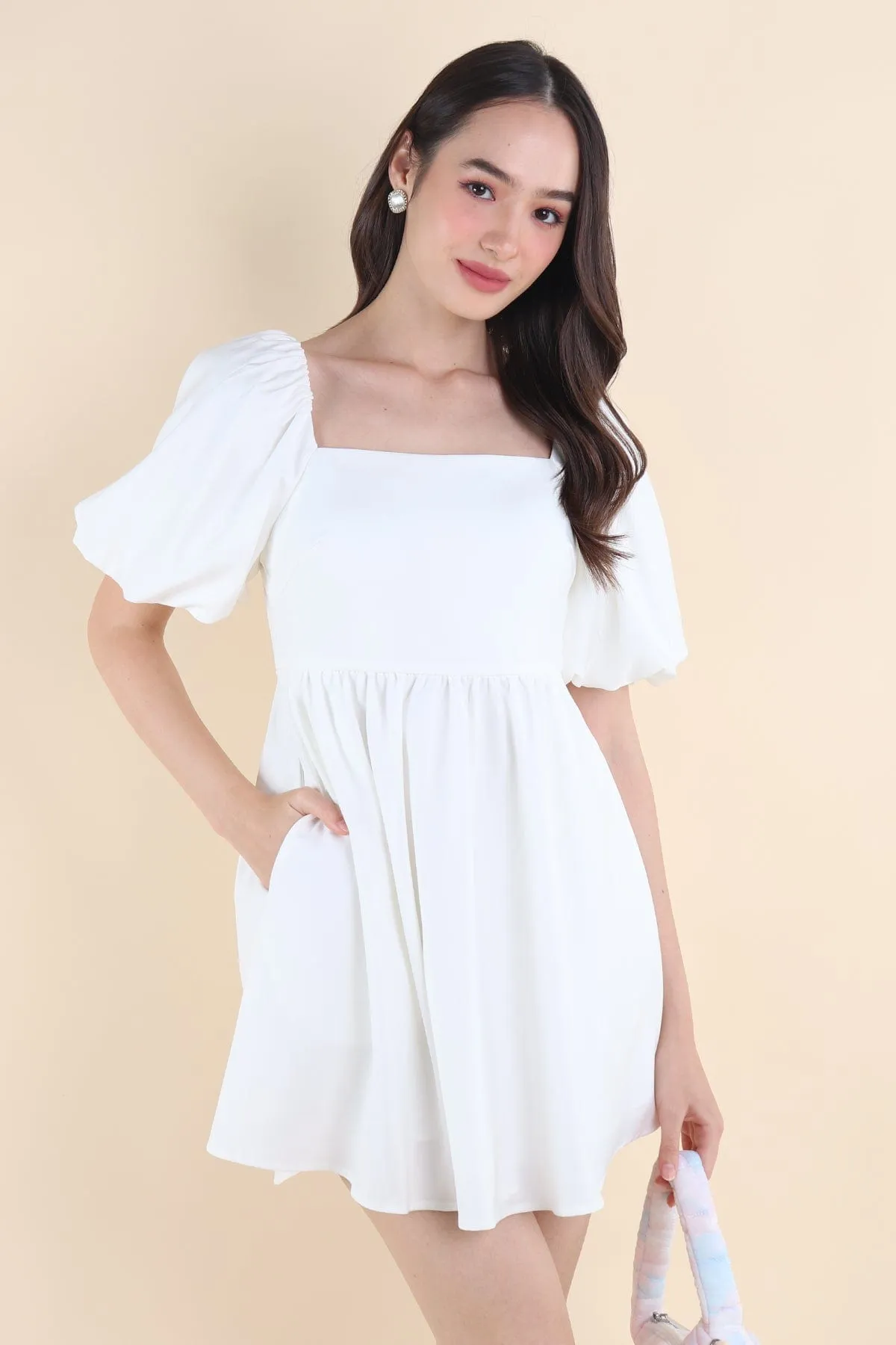 KRISA PADDED LOW-BACK DRESS IN WHITE