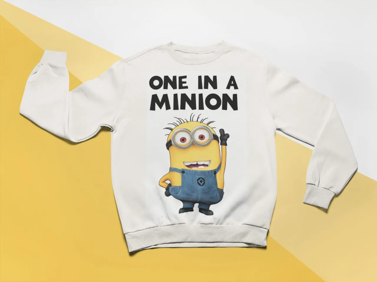 Minion White Sweatshirt (CODE: vm349)