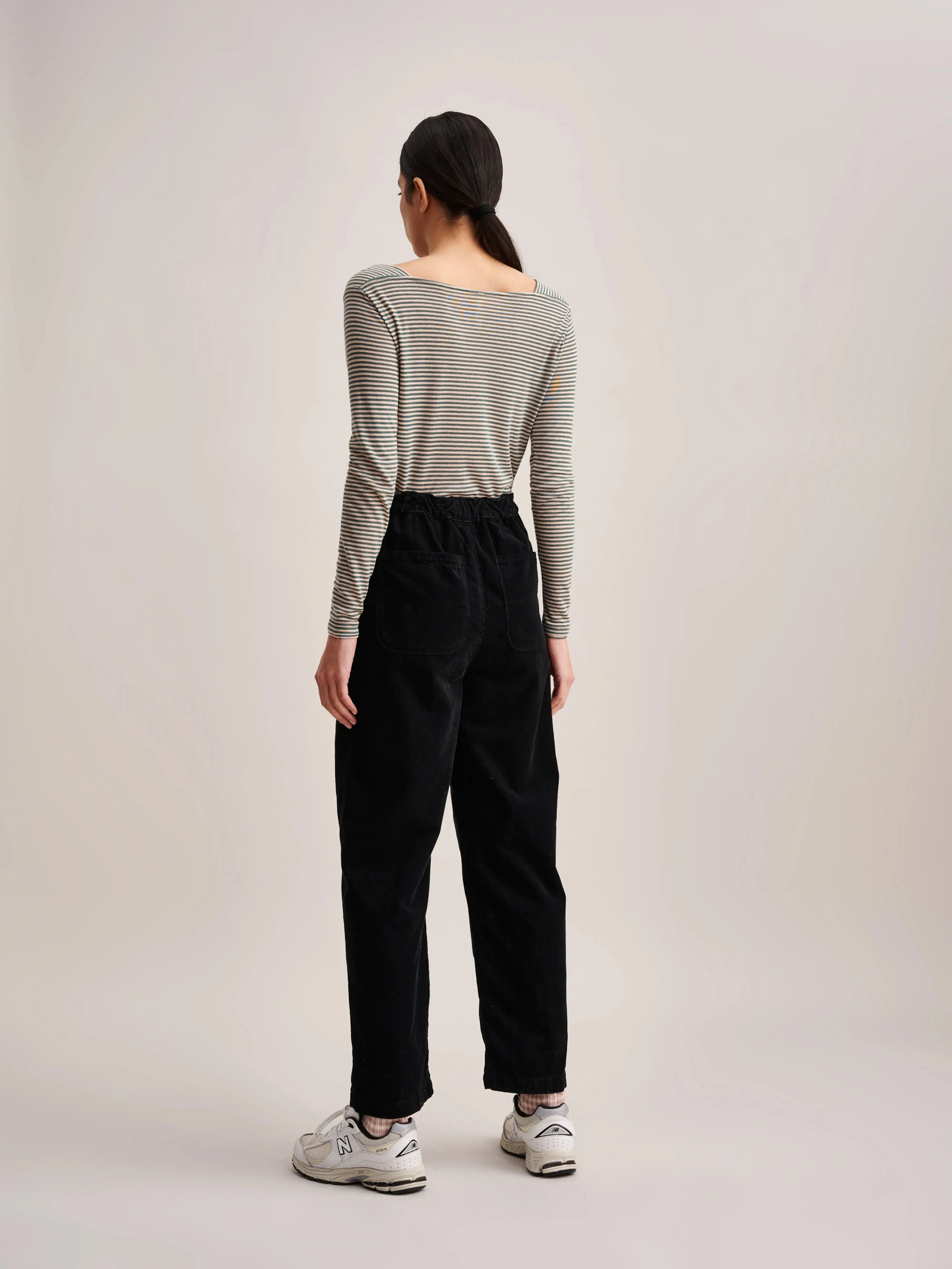 Pasop Trousers (232 / W / BLACK BEAUTY)