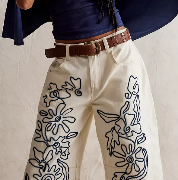 Soutache (embroidered) barrel leg jean