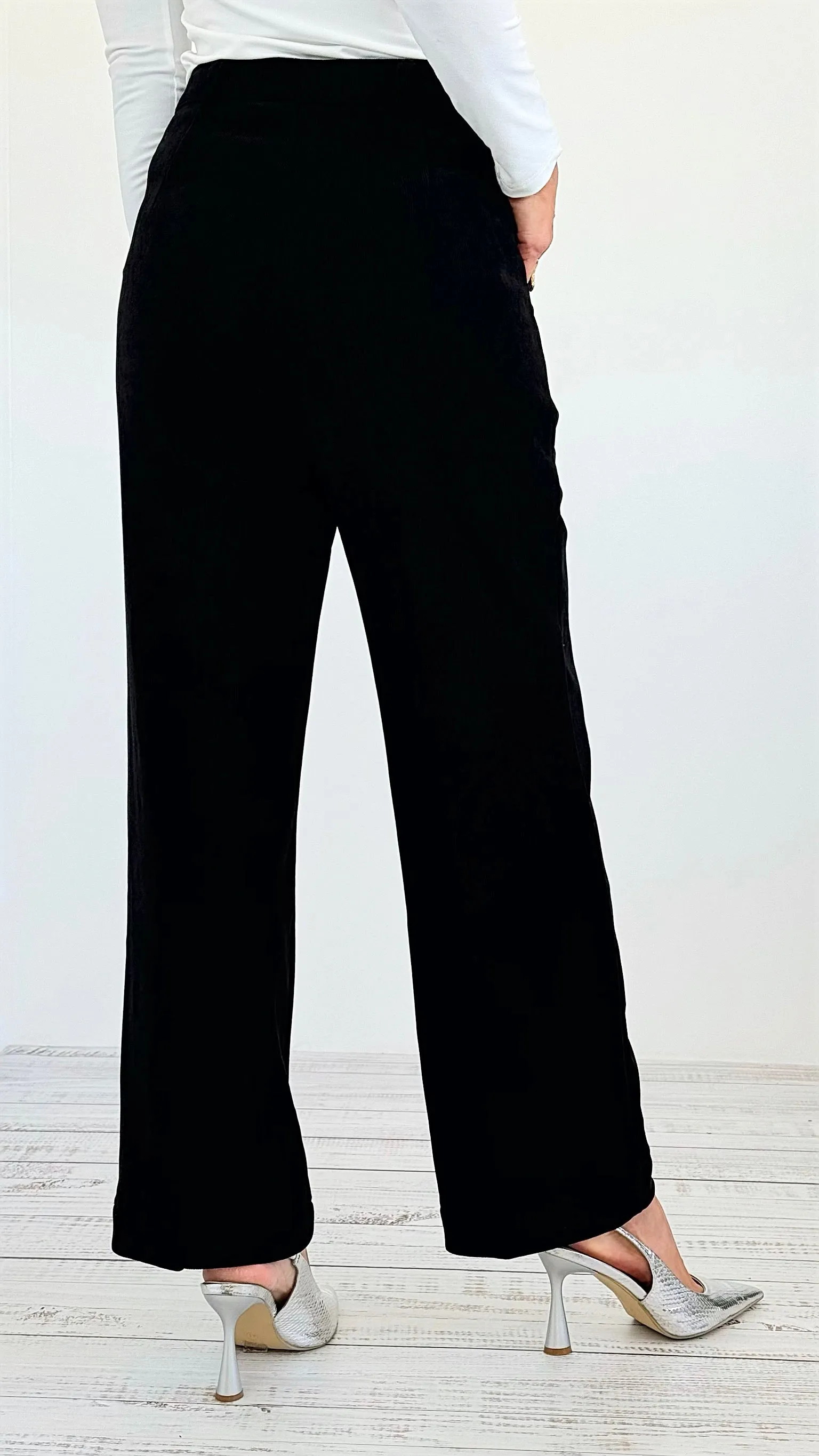 Velvet Aura Wide-Leg Pant